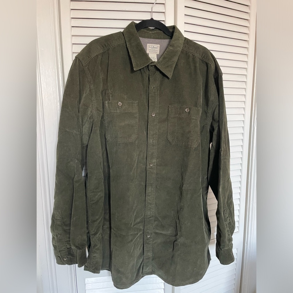 LL Bean Men’s XL Green Corduroy Shirt